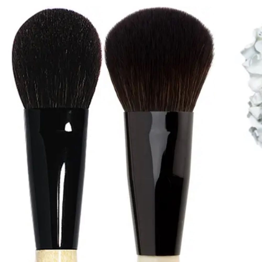 NWT Bobbi Brown Blush Brush .